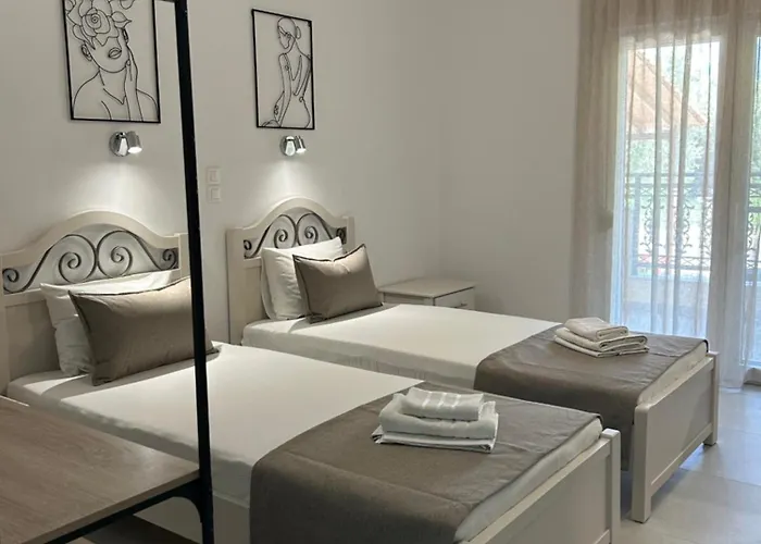 伊拉克利斯酒店 3*