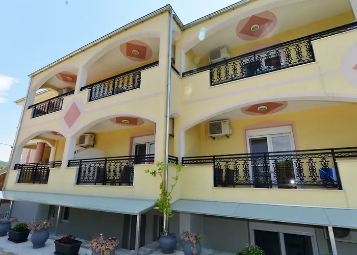 伊拉克利斯酒店 公寓式酒店 3*